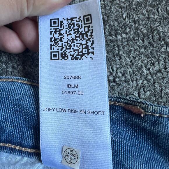 True Religion Joey Cut-off Low rise Short Sz 28 Medium Wash - Picture 9 of 9